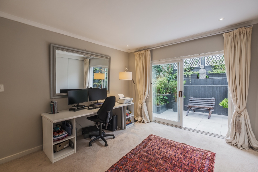 To Let 2 Bedroom Property for Rent in Green Point Western Cape